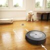 Robot aspirador con navegación inteligente Roomba J7